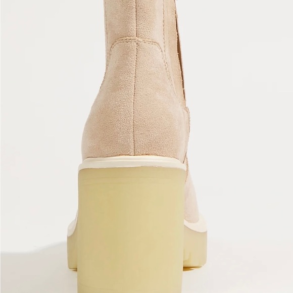 Francesca heeled boot in taupe NWT - Picture 2 of 3